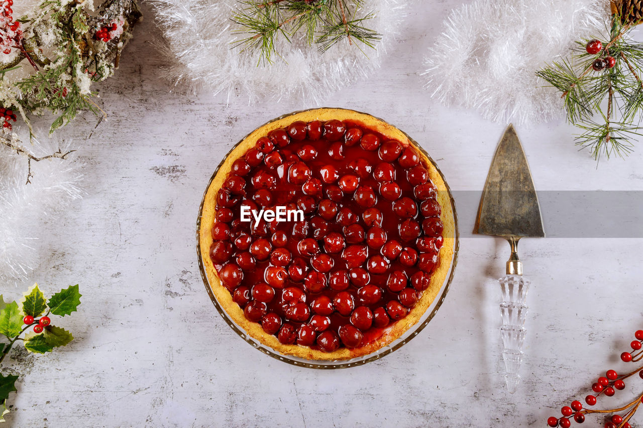 HIGH ANGLE VIEW OF STRAWBERRIES IN CONTAINER ON TABLE