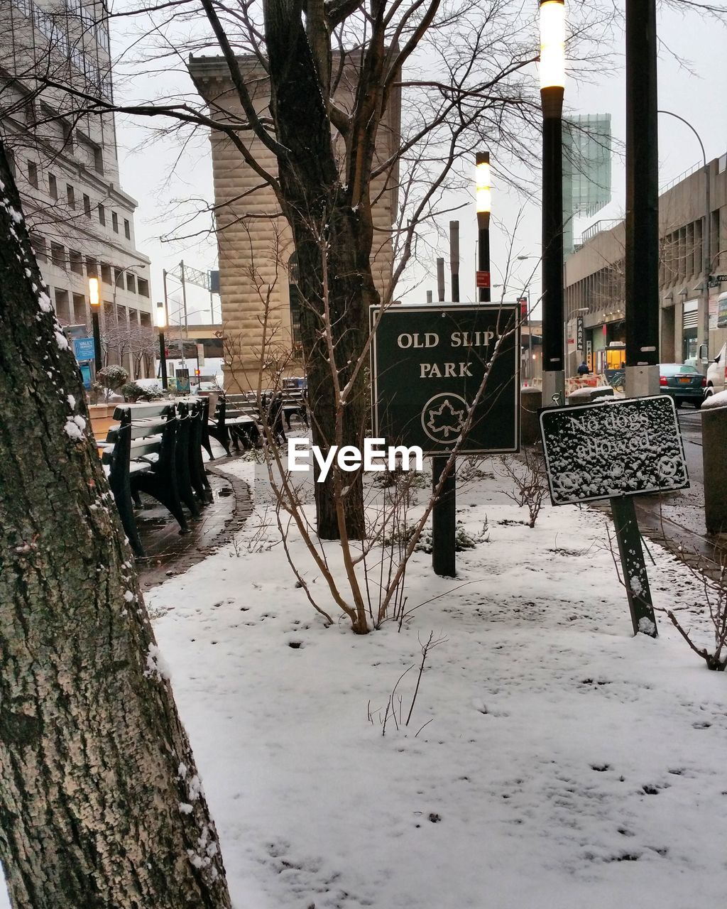 VIEW OF ROAD SIGN IN CITY