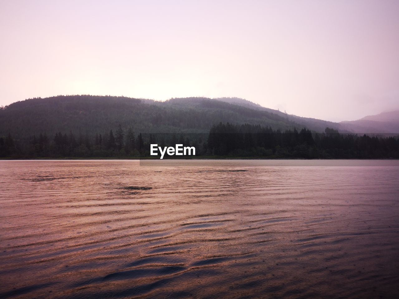 SCENIC VIEW OF LAKE BY MOUNTAINS AGAINST SKY