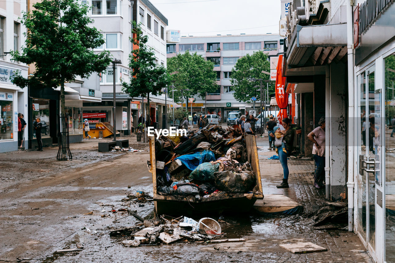 STREET BY BUILDING IN CITY