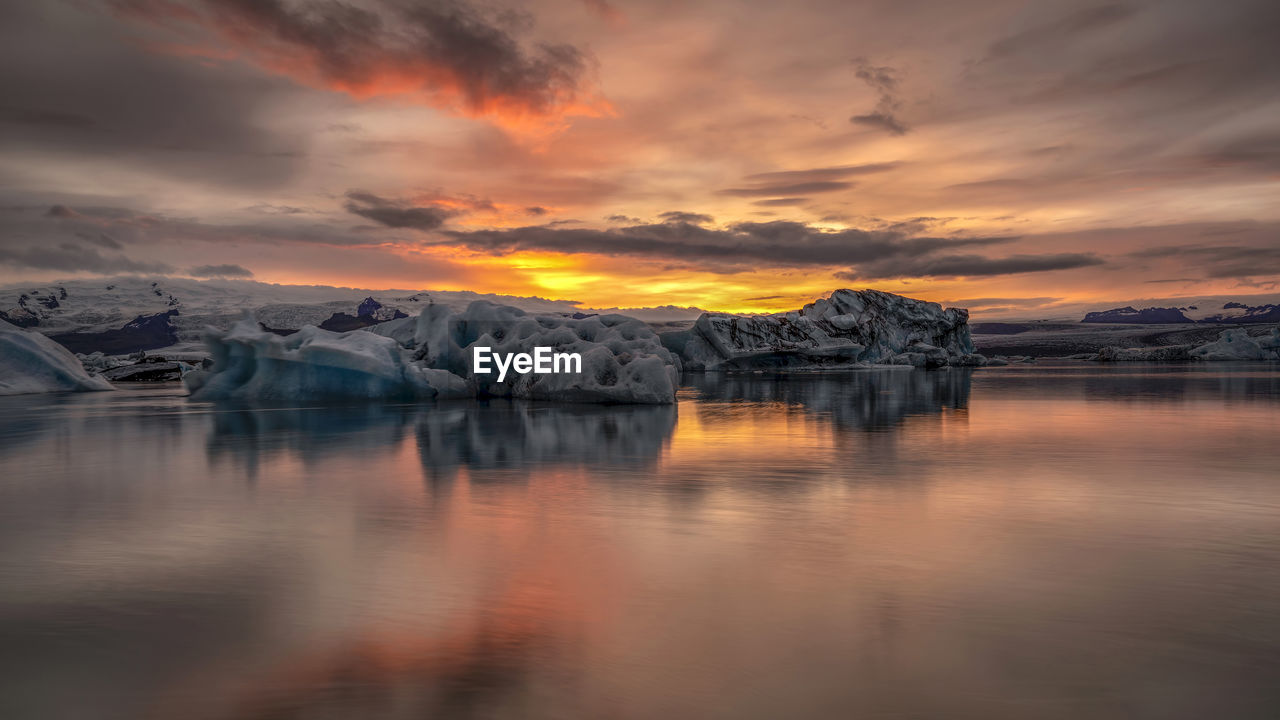 Sunset at jokusarlon in south iceland. 