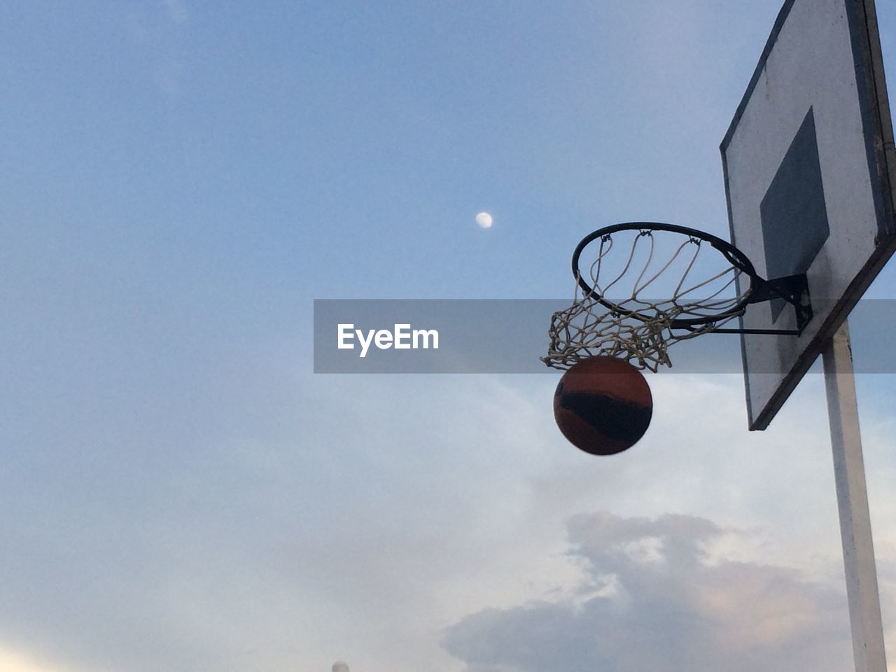 LOW ANGLE VIEW OF BASKETBALL HOOP