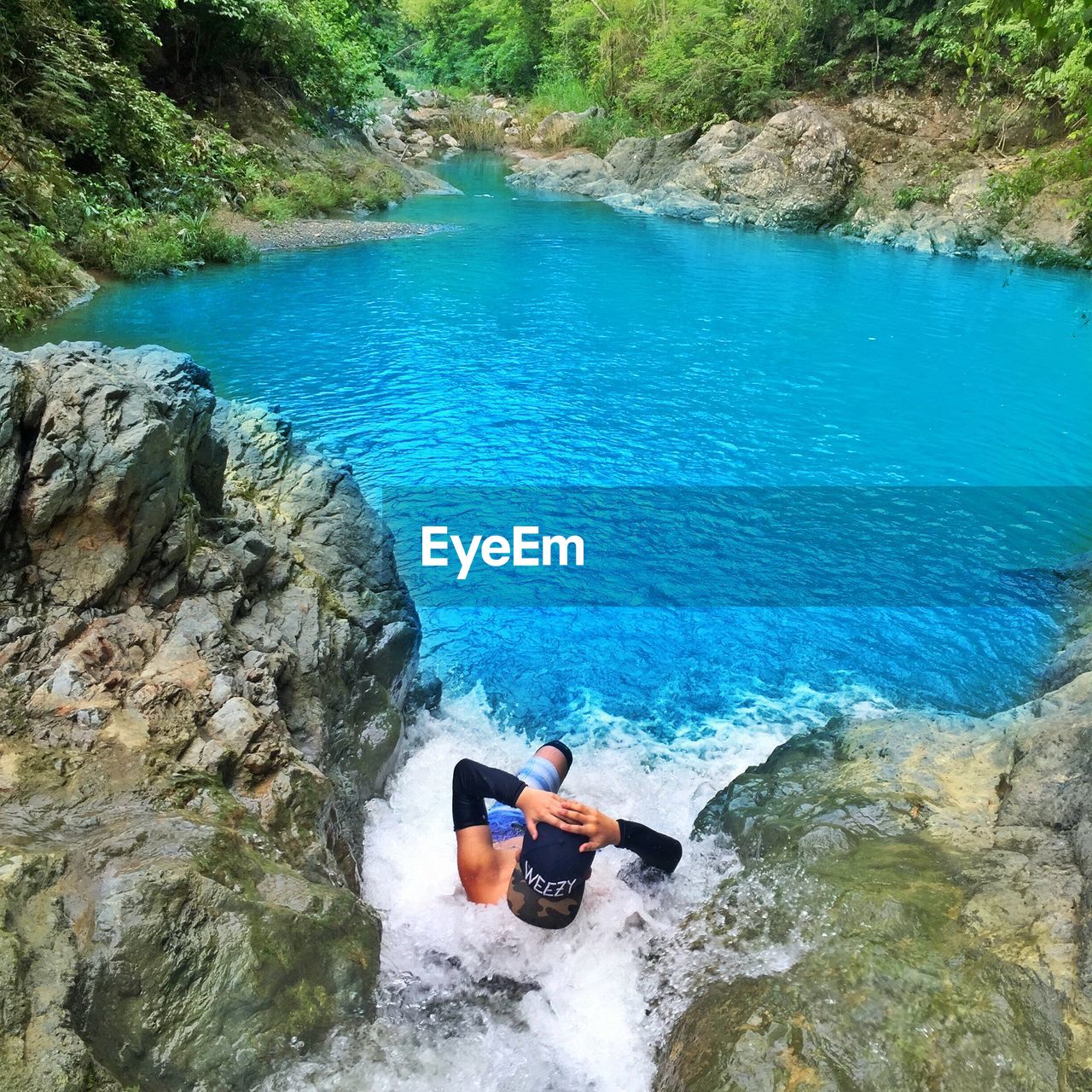 HIGH ANGLE VIEW OF TWO PEOPLE ON WATER