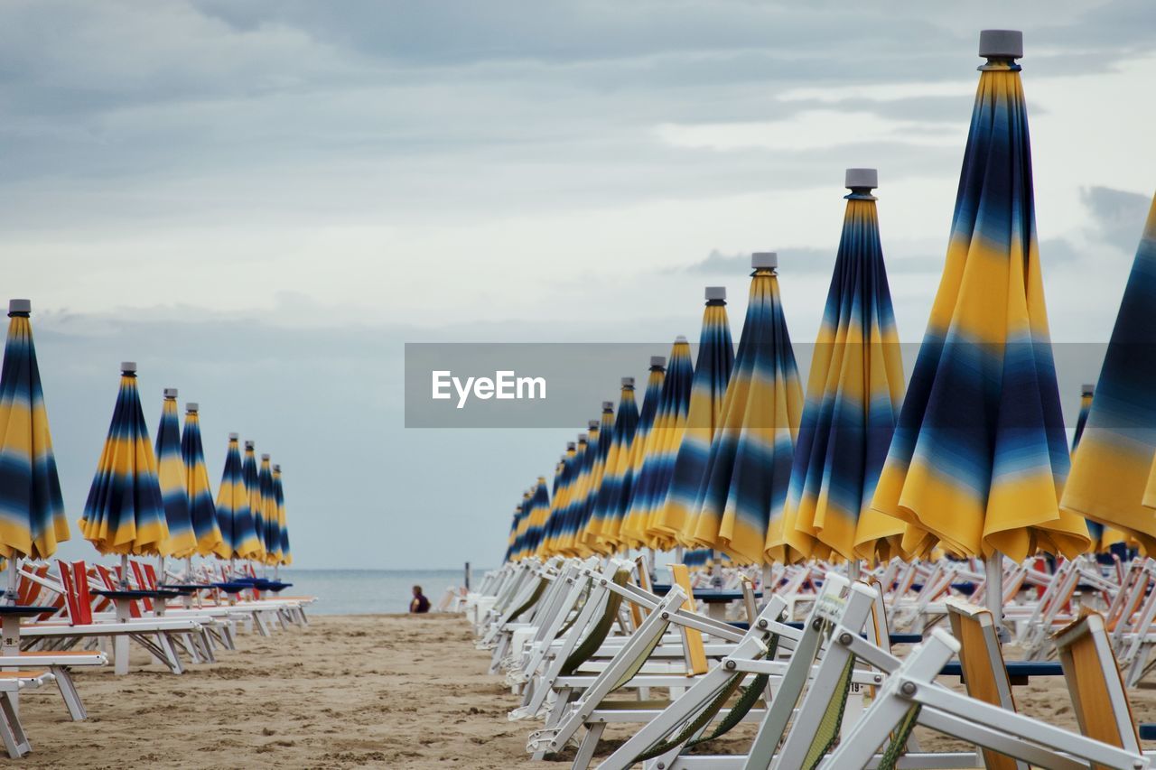 PANORAMIC VIEW OF BEACH AGAINST SKY