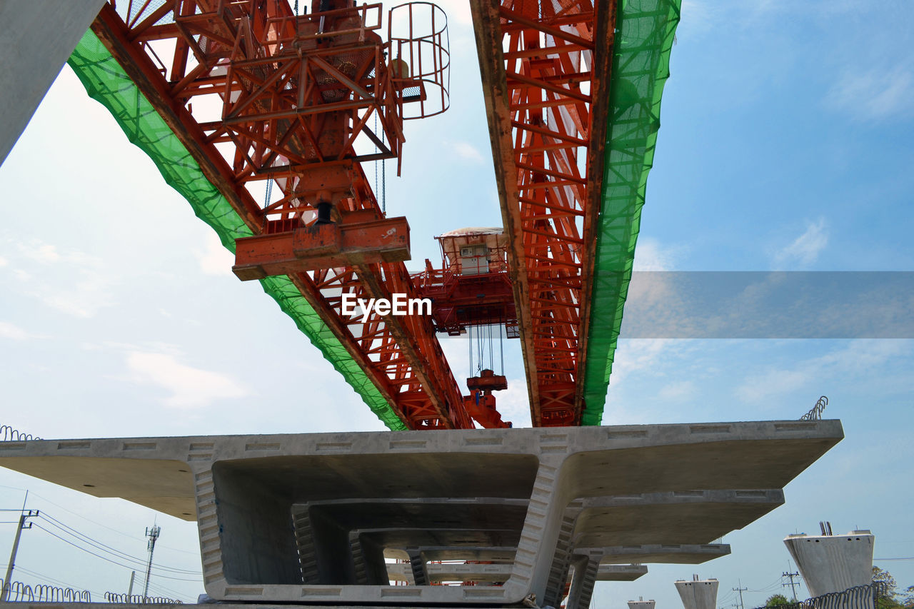 LOW ANGLE VIEW OF CRANE AGAINST SKY