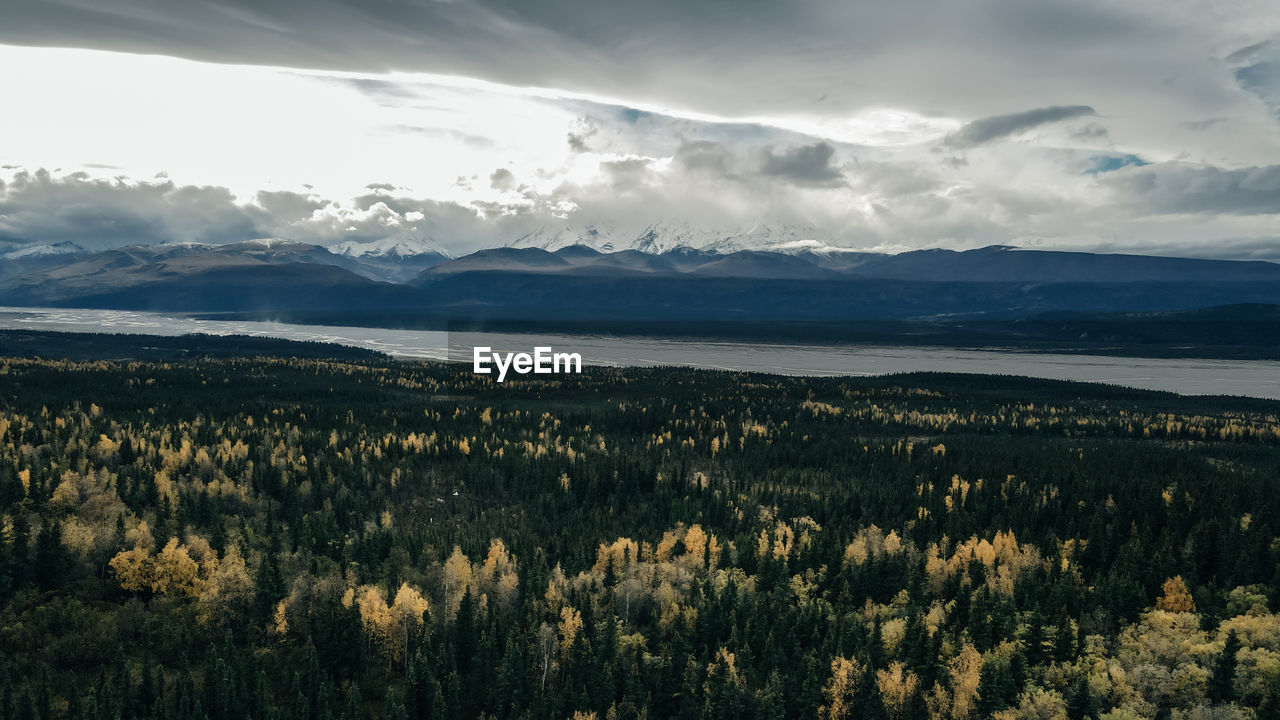 SCENIC VIEW OF LAND AND MOUNTAINS AGAINST SKY