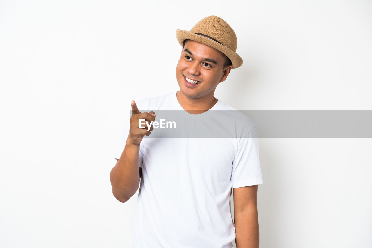 PORTRAIT OF A SMILING YOUNG MAN