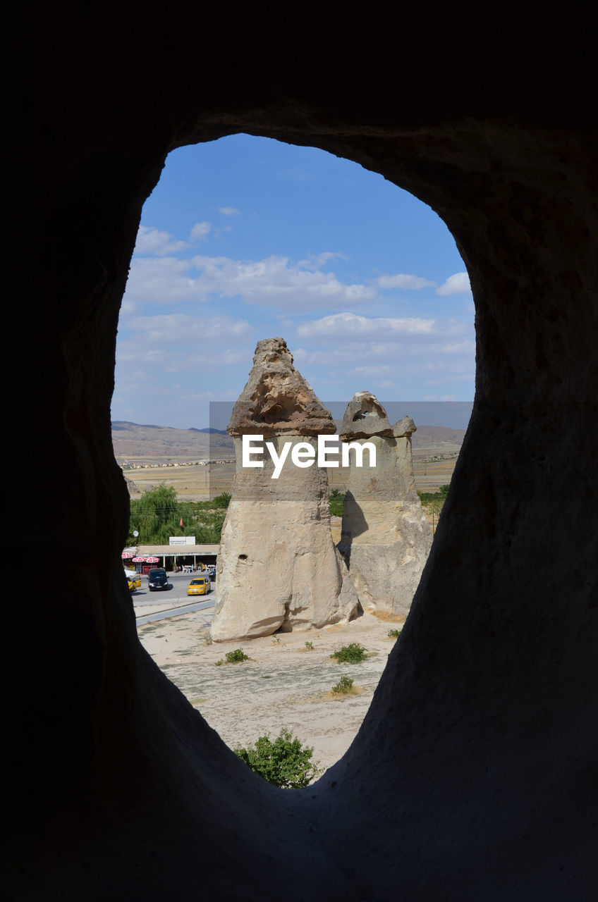 VIEW OF HISTORICAL BUILDING THROUGH ARCH