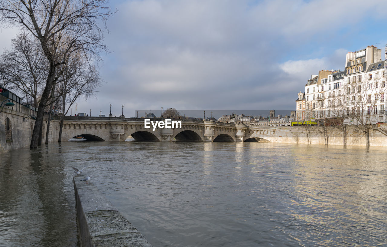 BRIDGE OVER RIVER AGAINST SKY