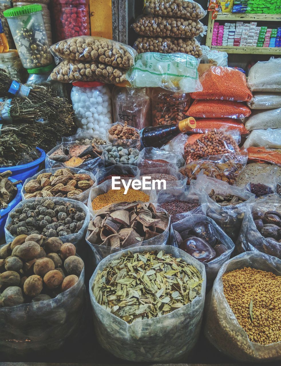 CLOSE-UP OF FOOD FOR SALE AT MARKET
