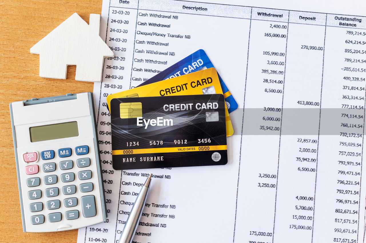 CLOSE-UP OF TEXT ON PAPER