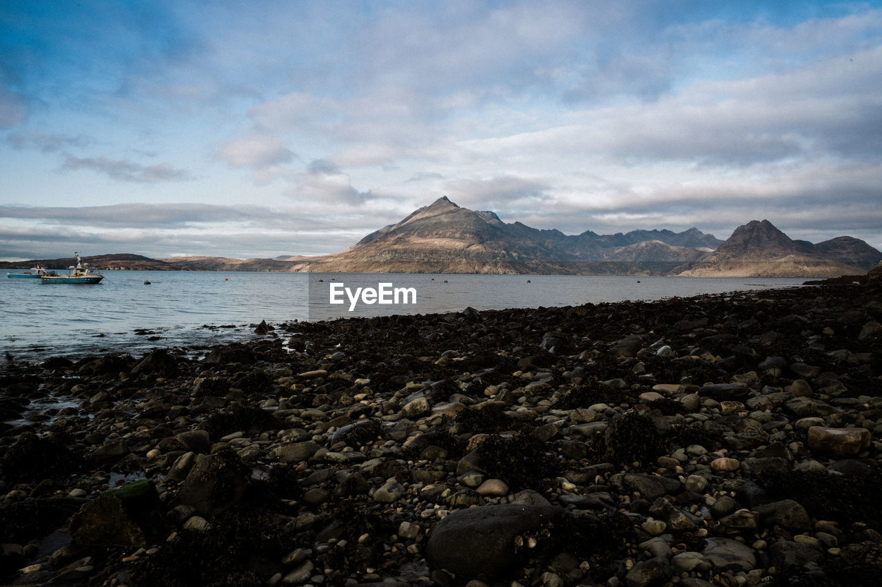 SCENIC VIEW OF SEA AND MOUNTAIN AGAINST SKY