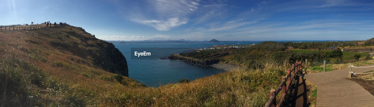 PANORAMIC SHOT OF SEA AND SHORE AGAINST SKY