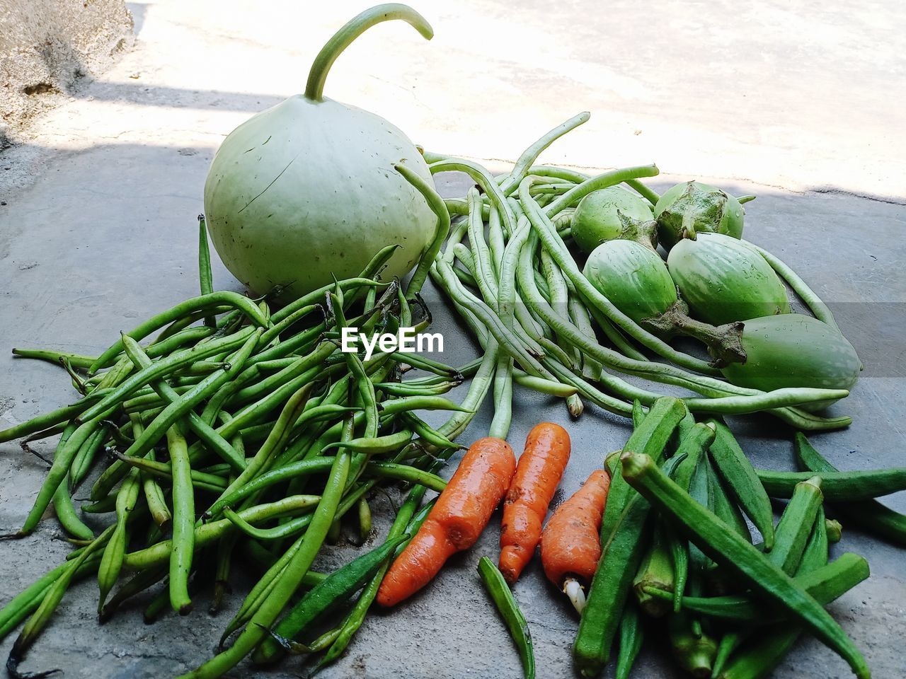 HIGH ANGLE VIEW OF FRESH VEGETABLES