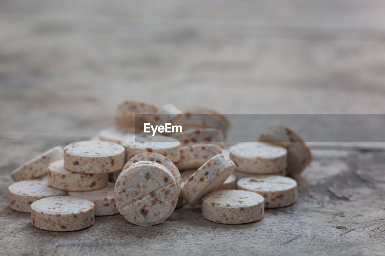 CLOSE-UP OF PEBBLE ON TABLE