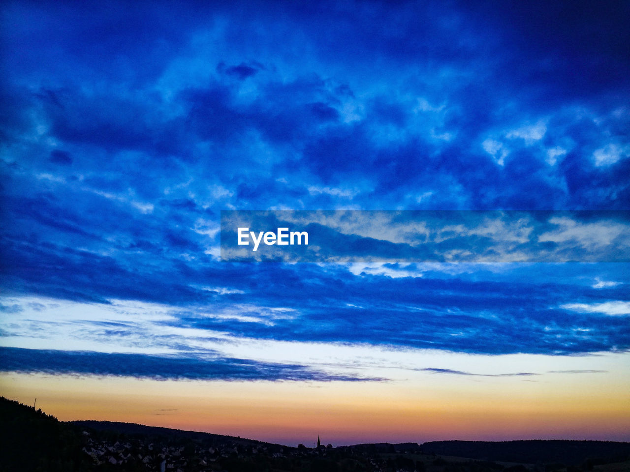 LOW ANGLE VIEW OF DRAMATIC SKY