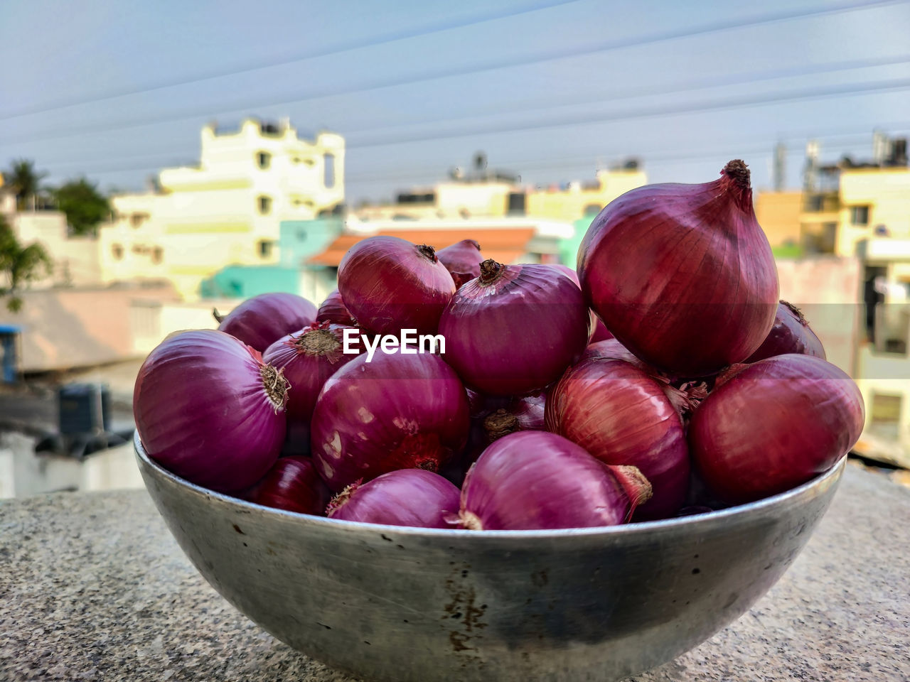 food and drink, food, healthy eating, freshness, wellbeing, vegetable, red onion, plant, produce, flower, onion, architecture, no people, focus on foreground, fruit, day, bowl, close-up, built structure, nature, purple, organic, abundance, building exterior, large group of objects, city, red