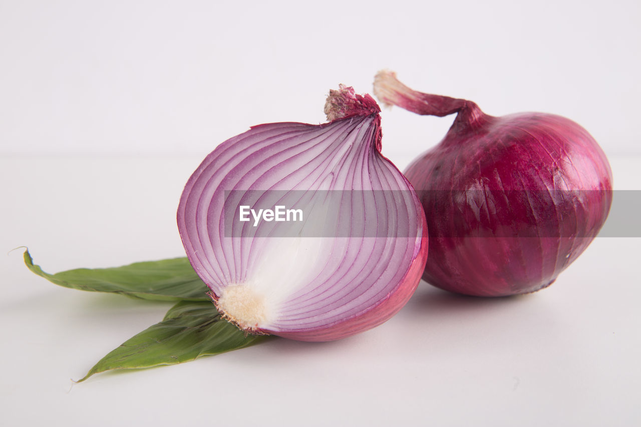 CLOSE-UP OF GARLIC ON WHITE