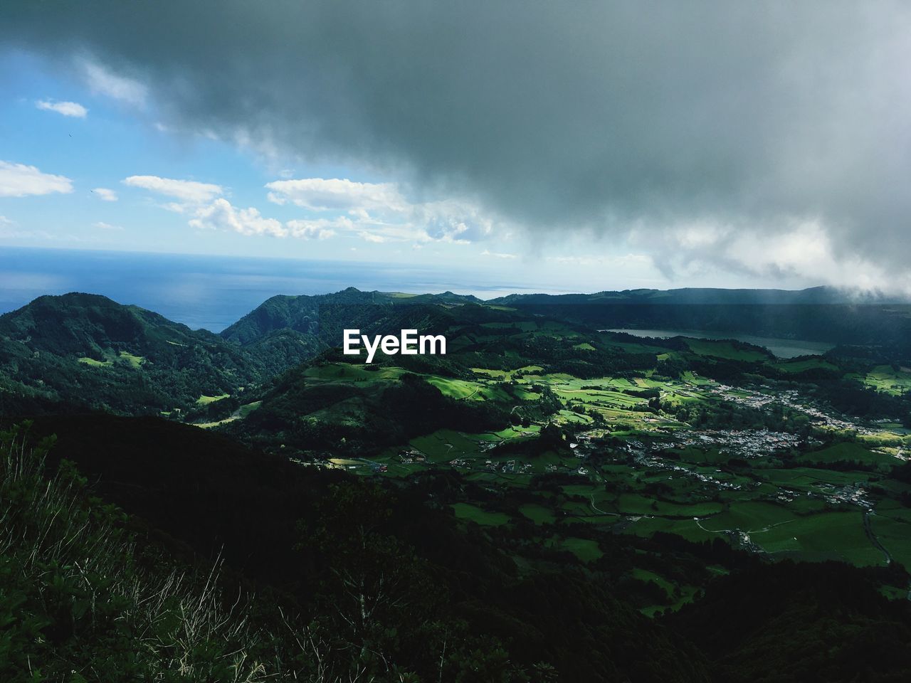 SCENIC VIEW OF DRAMATIC LANDSCAPE AGAINST SKY