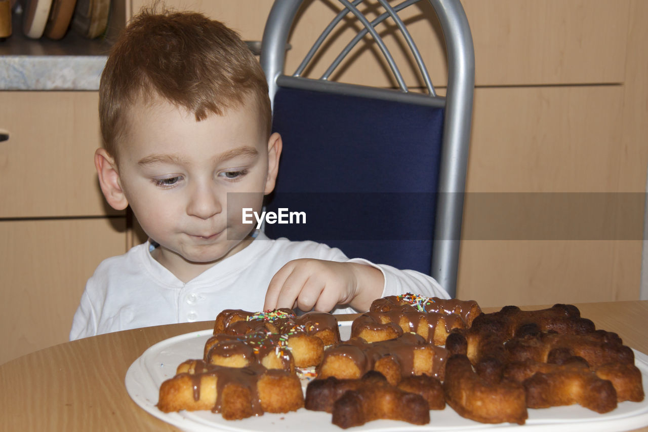 PORTRAIT OF BOY WITH ICE CREAM IN PLATE