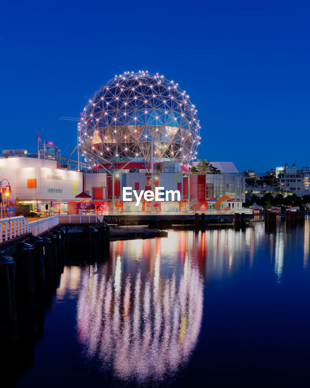 ILLUMINATED FERRIS WHEEL AT NIGHT