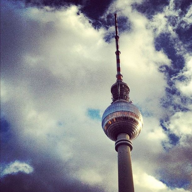 LOW ANGLE VIEW OF FERNSEHTURM TOWER AGAINST CLOUDY SKY