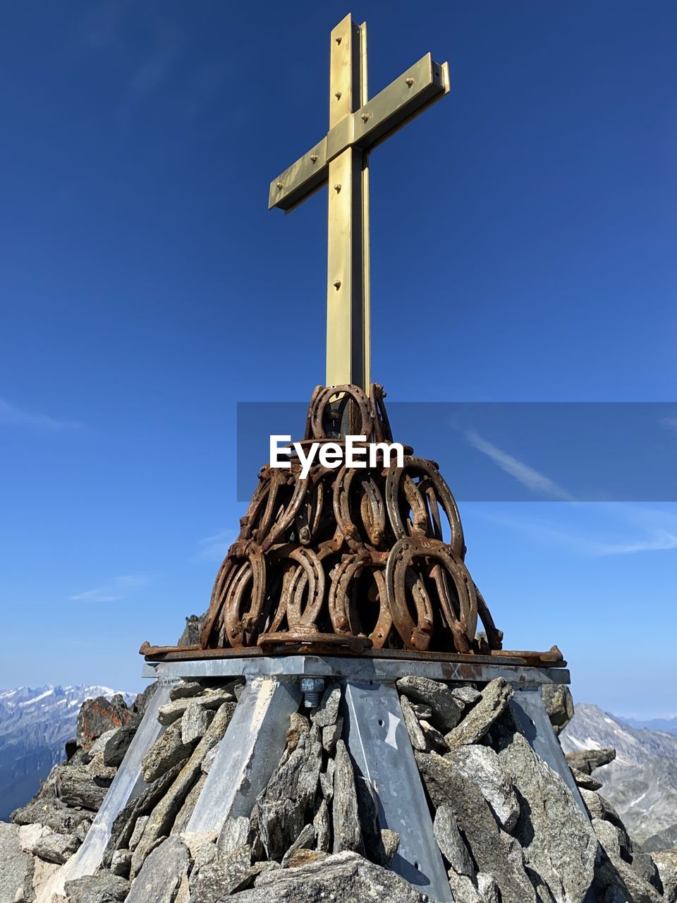 LOW ANGLE VIEW OF CROSS AGAINST SKY