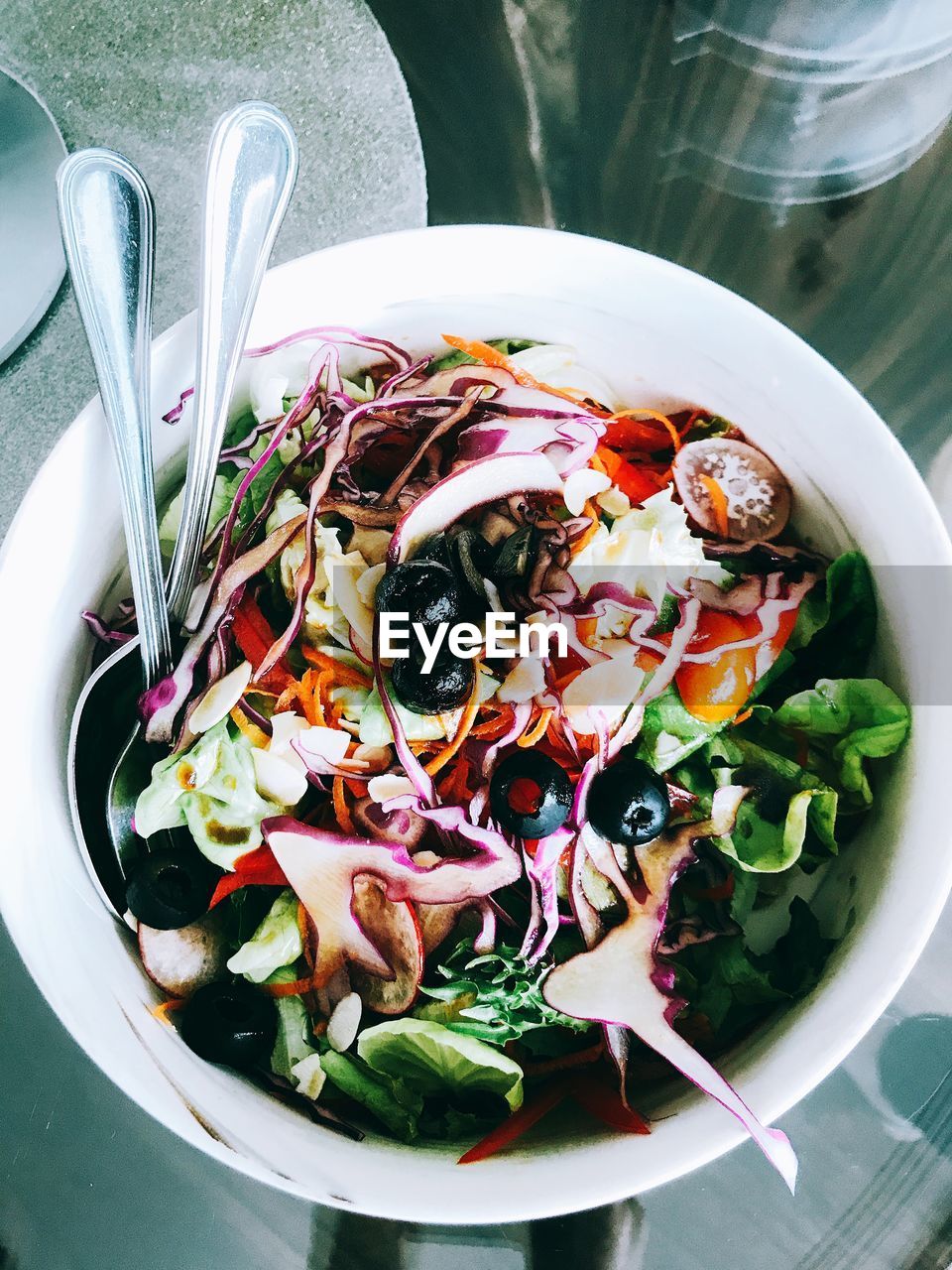 HIGH ANGLE VIEW OF MEAL SERVED IN BOWL