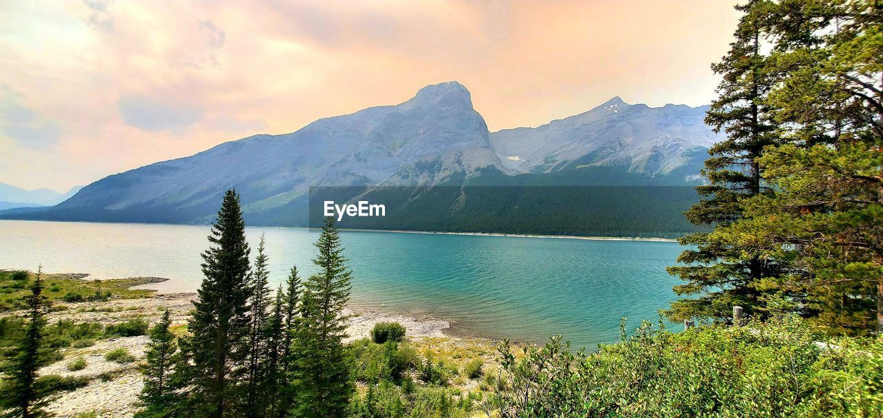 SCENIC VIEW OF LAKE AGAINST MOUNTAIN RANGE