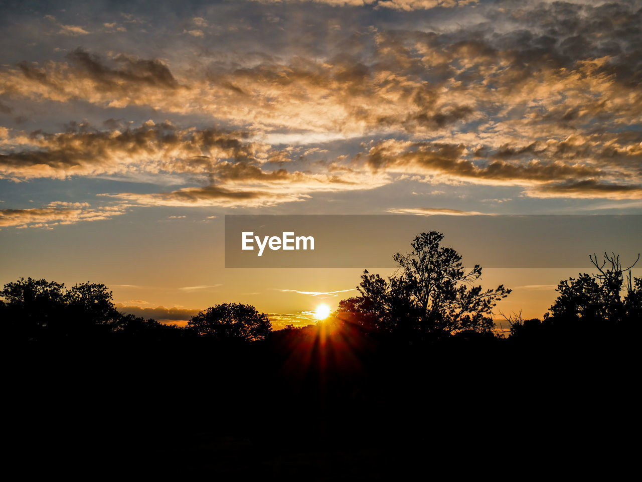 SCENIC VIEW OF SILHOUETTE LANDSCAPE AGAINST SUNSET SKY