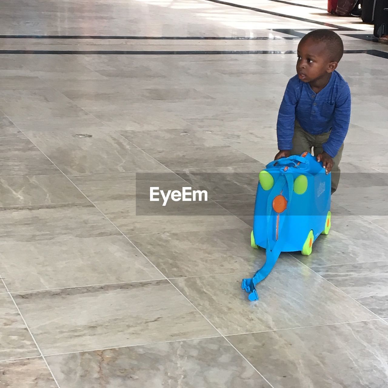 HIGH ANGLE VIEW OF BOY LOOKING AWAY