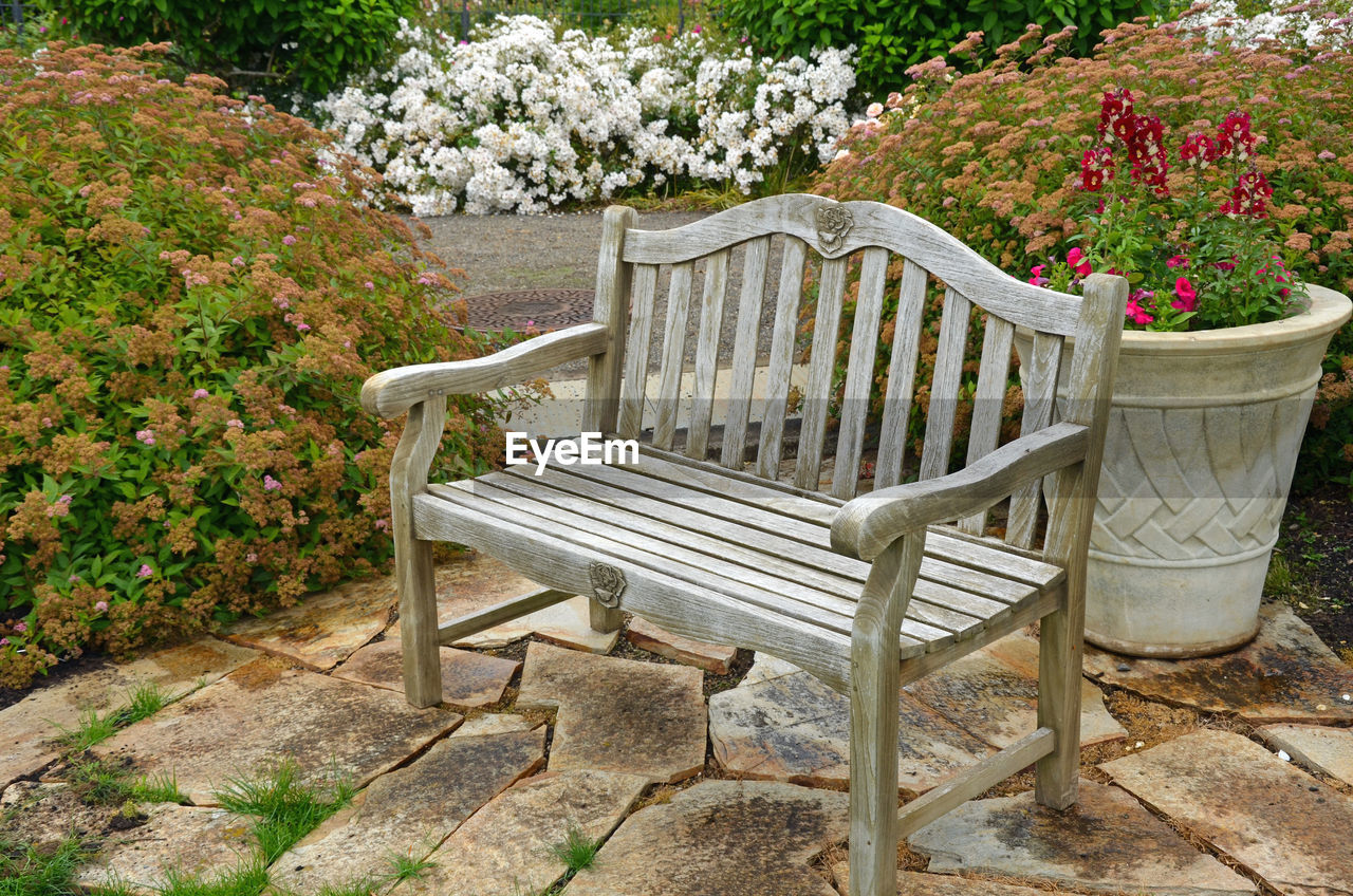 EMPTY CHAIRS IN GARDEN