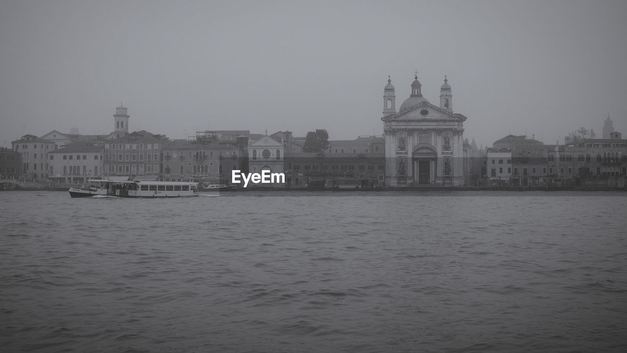 Buildings by grand canal against sky