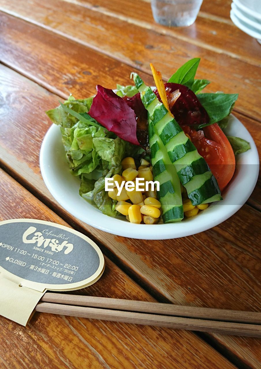 HIGH ANGLE VIEW OF SALAD ON TABLE