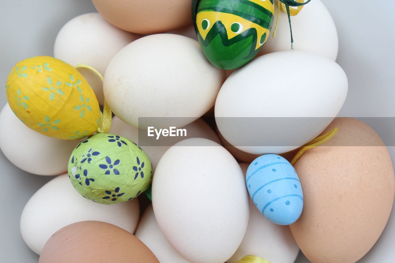 CLOSE-UP OF MULTI COLORED EGGS IN BASKET