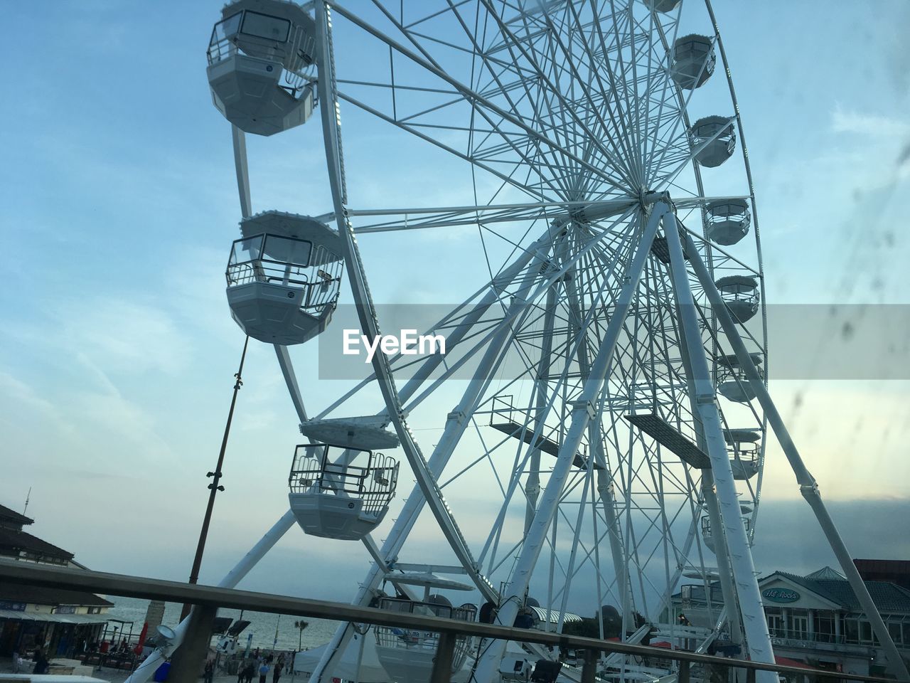 LOW ANGLE VIEW OF FERRIS WHEEL IN CITY