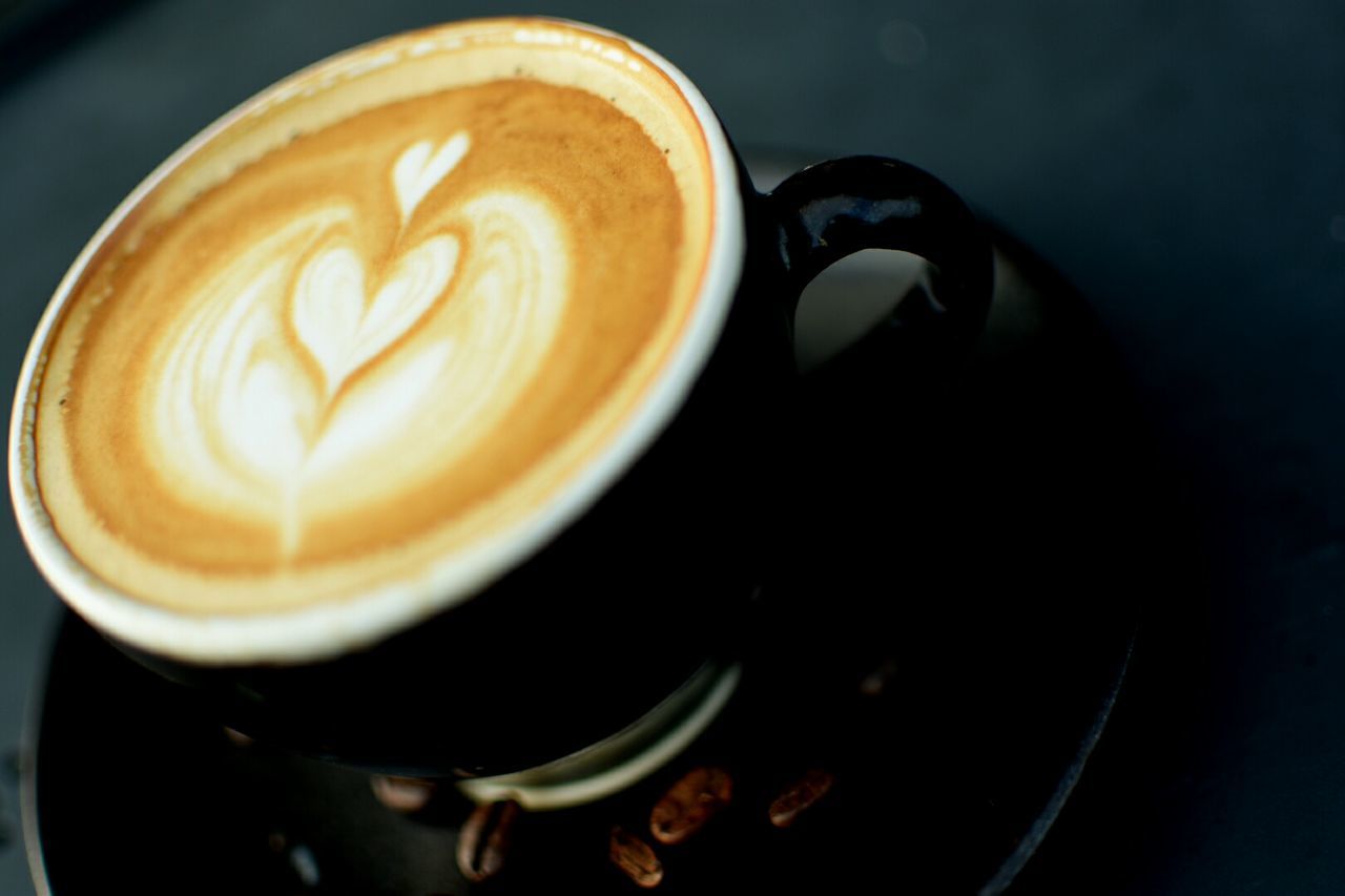 CLOSE-UP OF CAPPUCCINO IN CUP