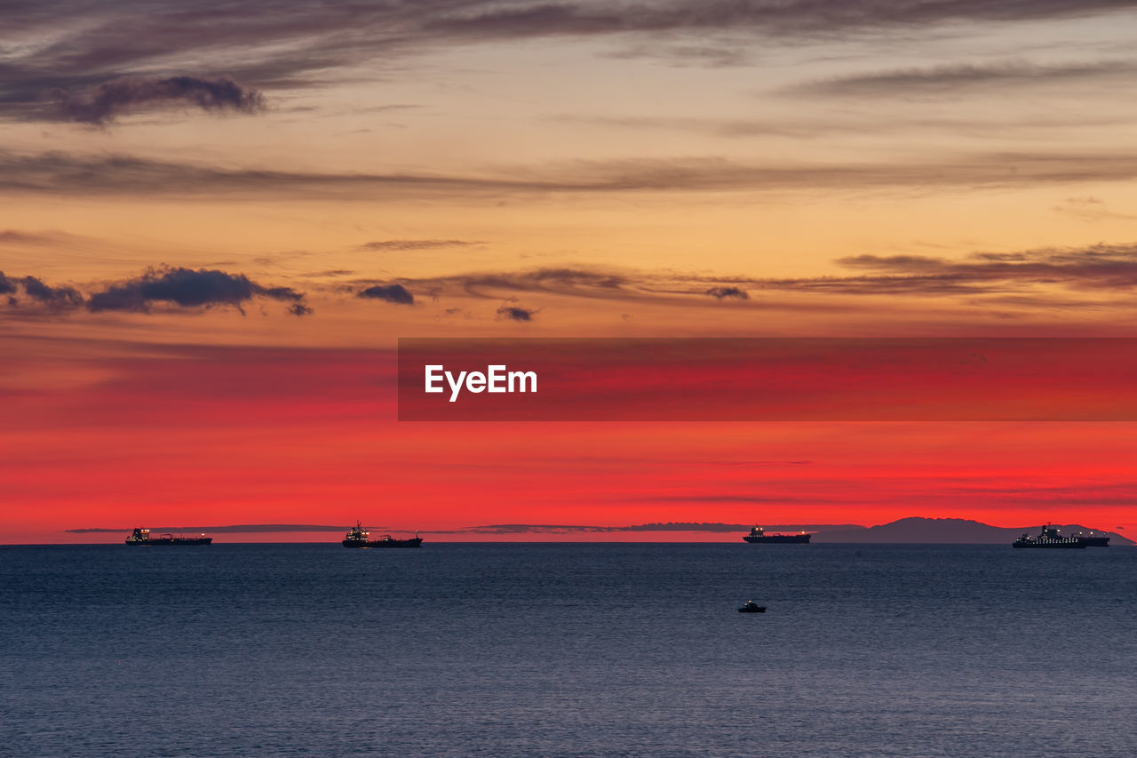 Barcos al atardecer