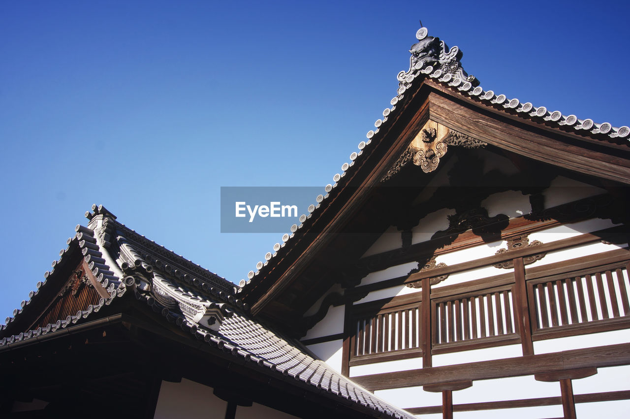 LOW ANGLE VIEW OF TEMPLE AGAINST BUILDING