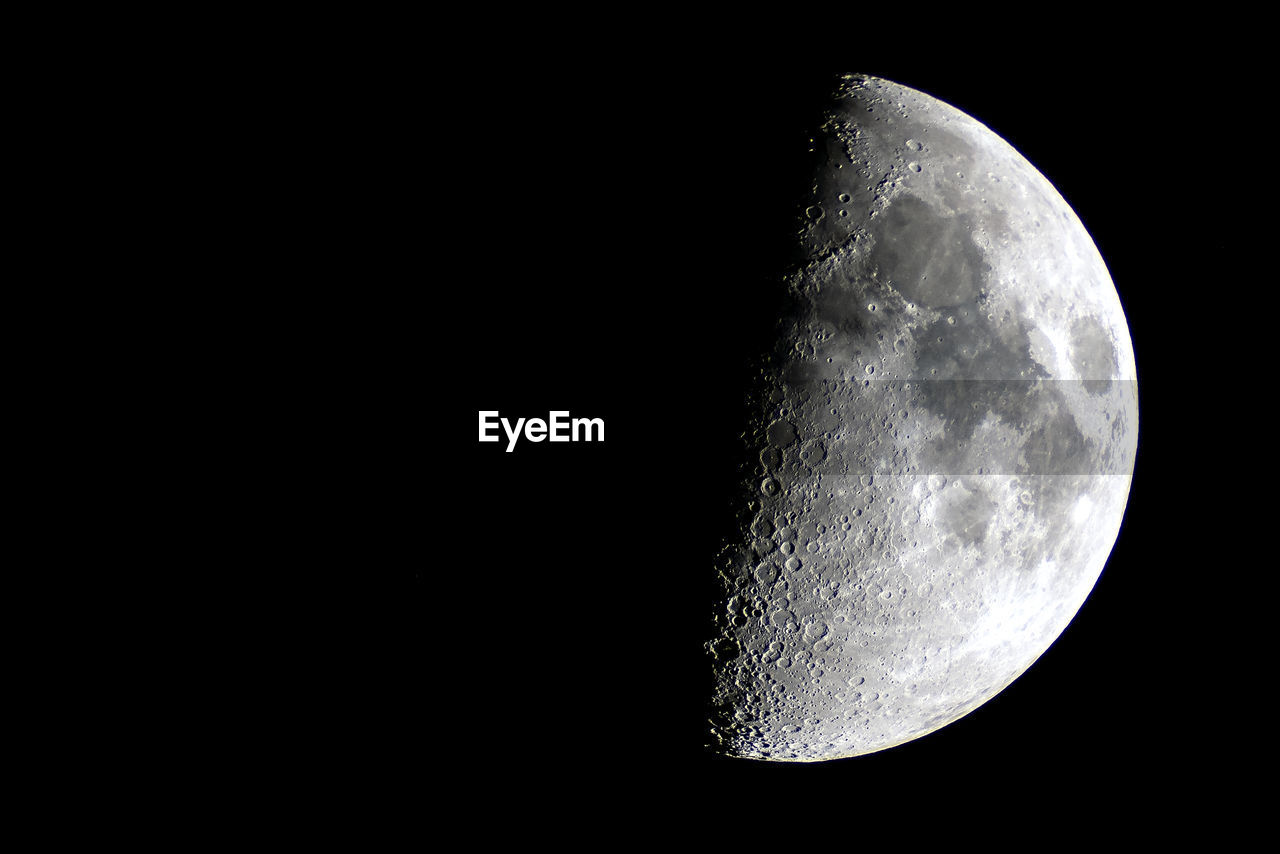 LOW ANGLE VIEW OF FULL MOON AGAINST SKY AT NIGHT