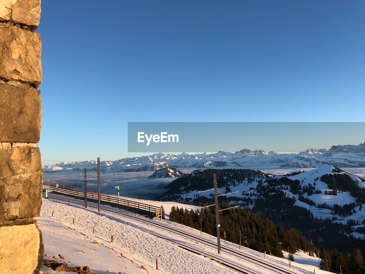 PANORAMIC VIEW OF LANDSCAPE AGAINST CLEAR BLUE SKY