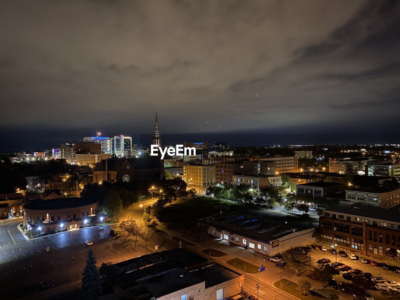 HIGH ANGLE VIEW OF ILLUMINATED BUILDINGS AGAINST SKY