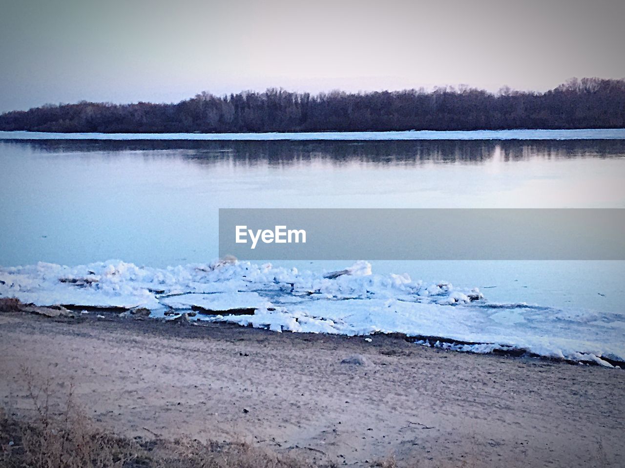 SCENIC VIEW OF WATER AGAINST SKY