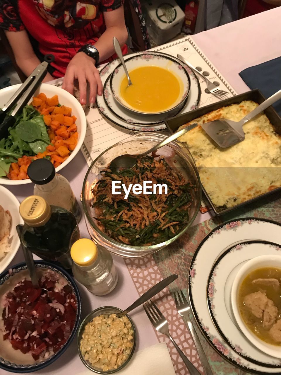 HIGH ANGLE VIEW OF FOOD SERVED IN PLATE