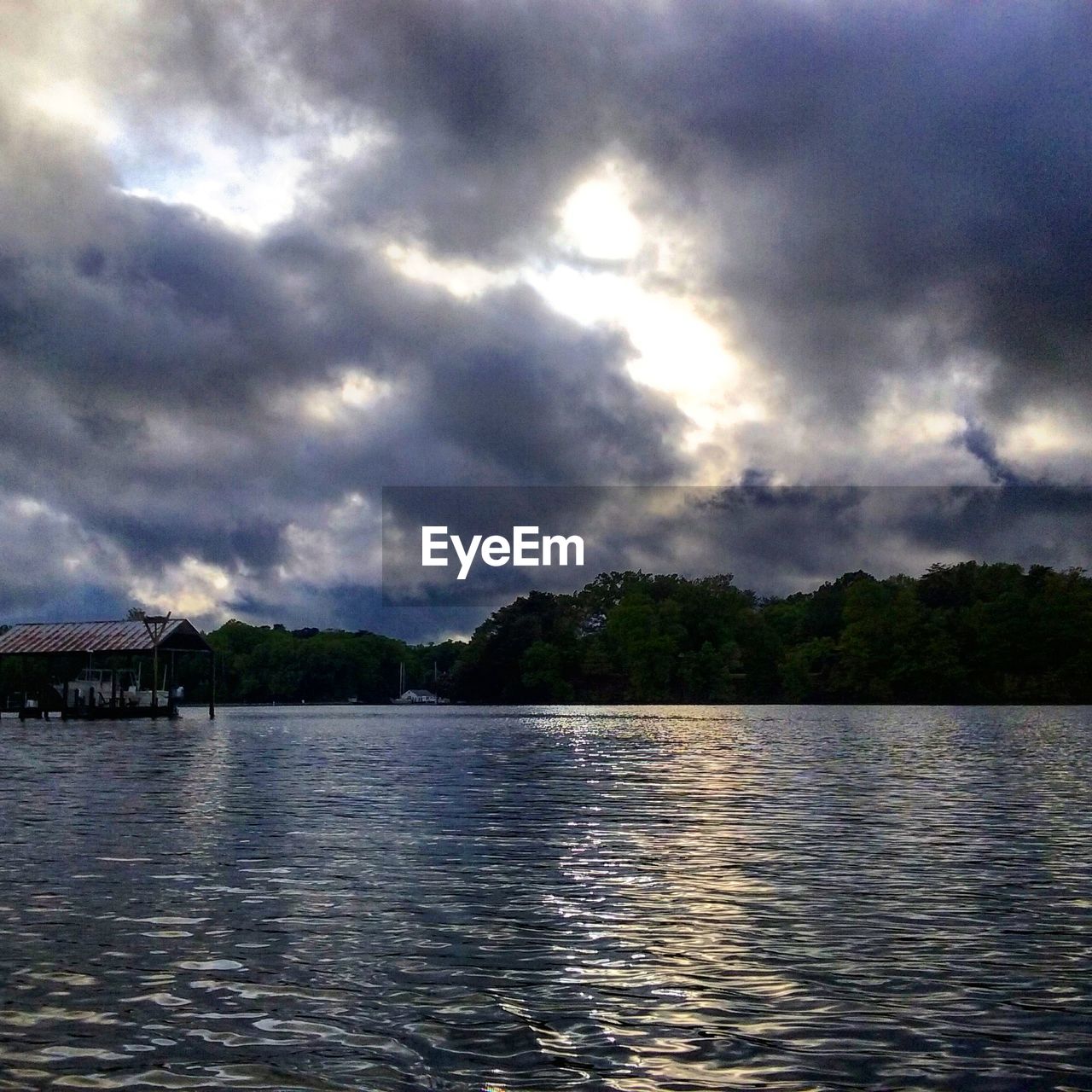 SCENIC VIEW OF RIVER AGAINST CLOUDY SKY