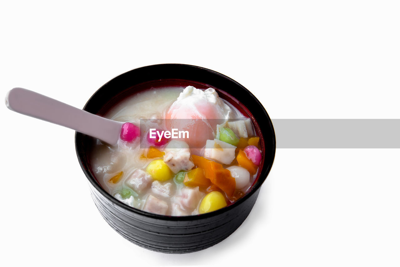 CLOSE-UP OF CANDIES IN BOWL