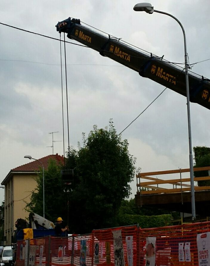 LOW ANGLE VIEW OF CRANES AGAINST CLOUDY SKY