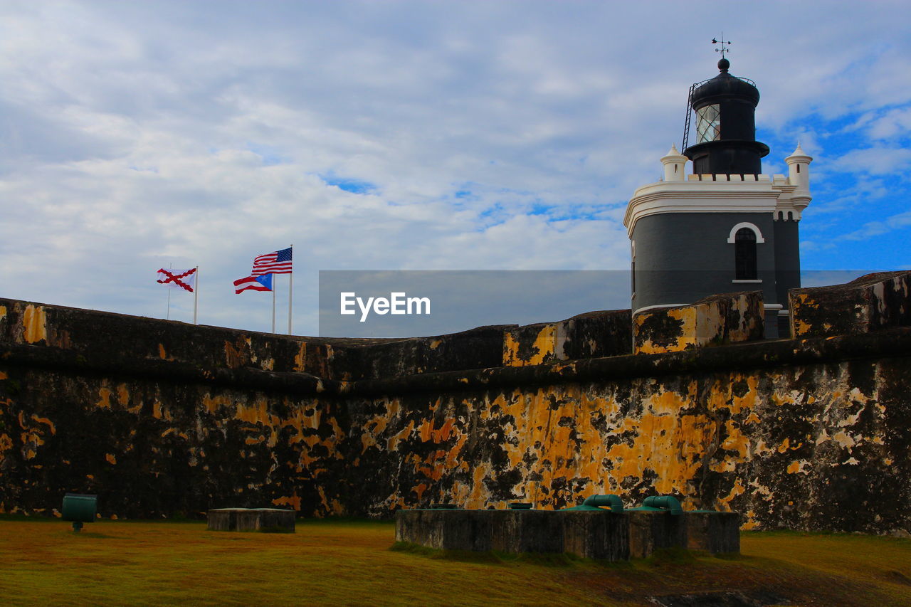 Castillo san felipe del morro lighthouse against cloudy sky