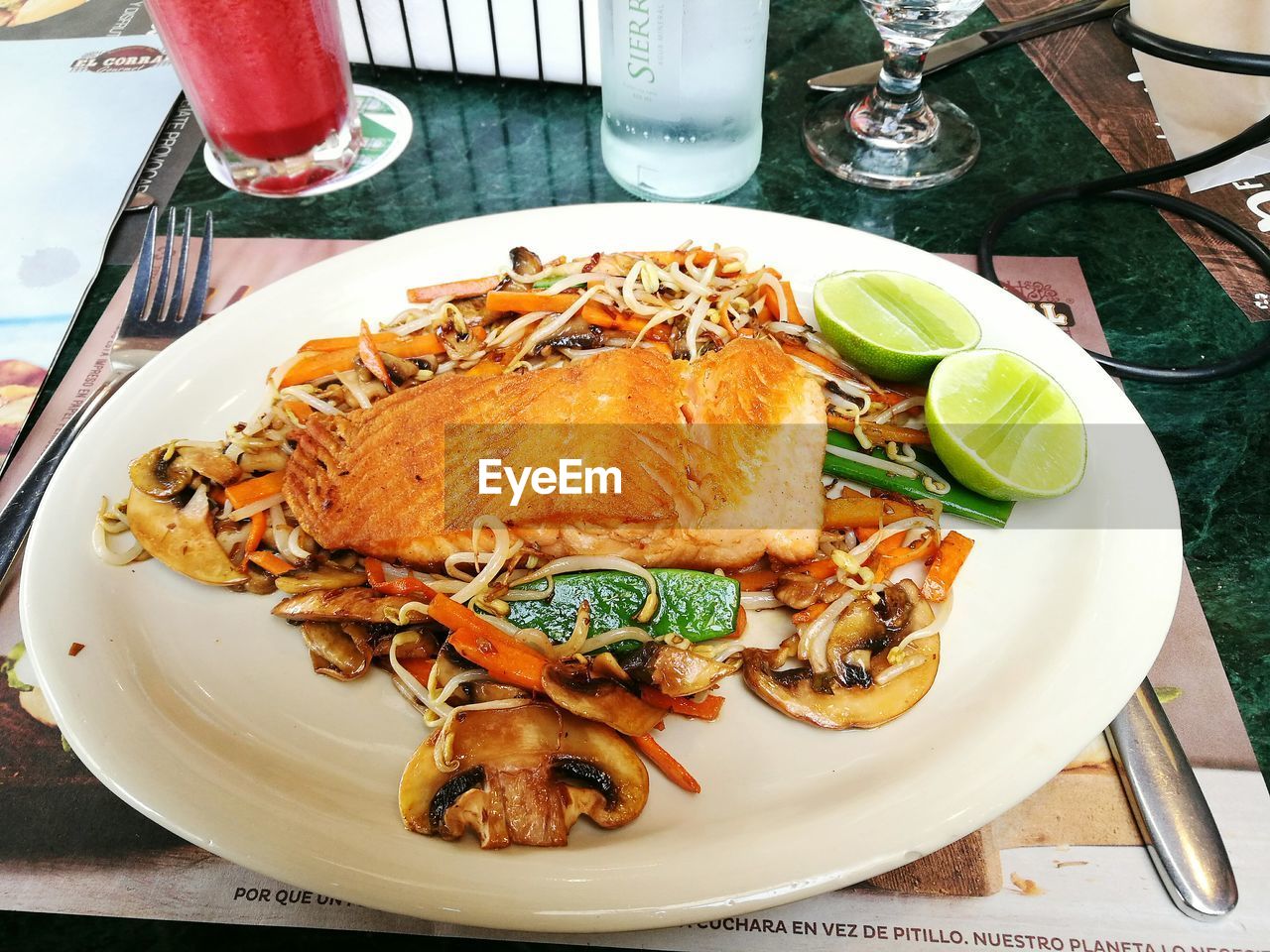 HIGH ANGLE VIEW OF FOOD SERVED ON TABLE