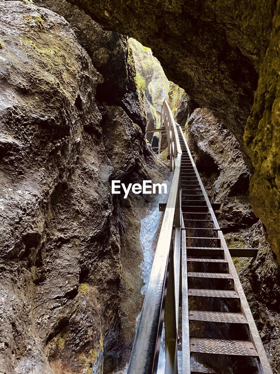 PANORAMIC VIEW OF NARROW ROAD